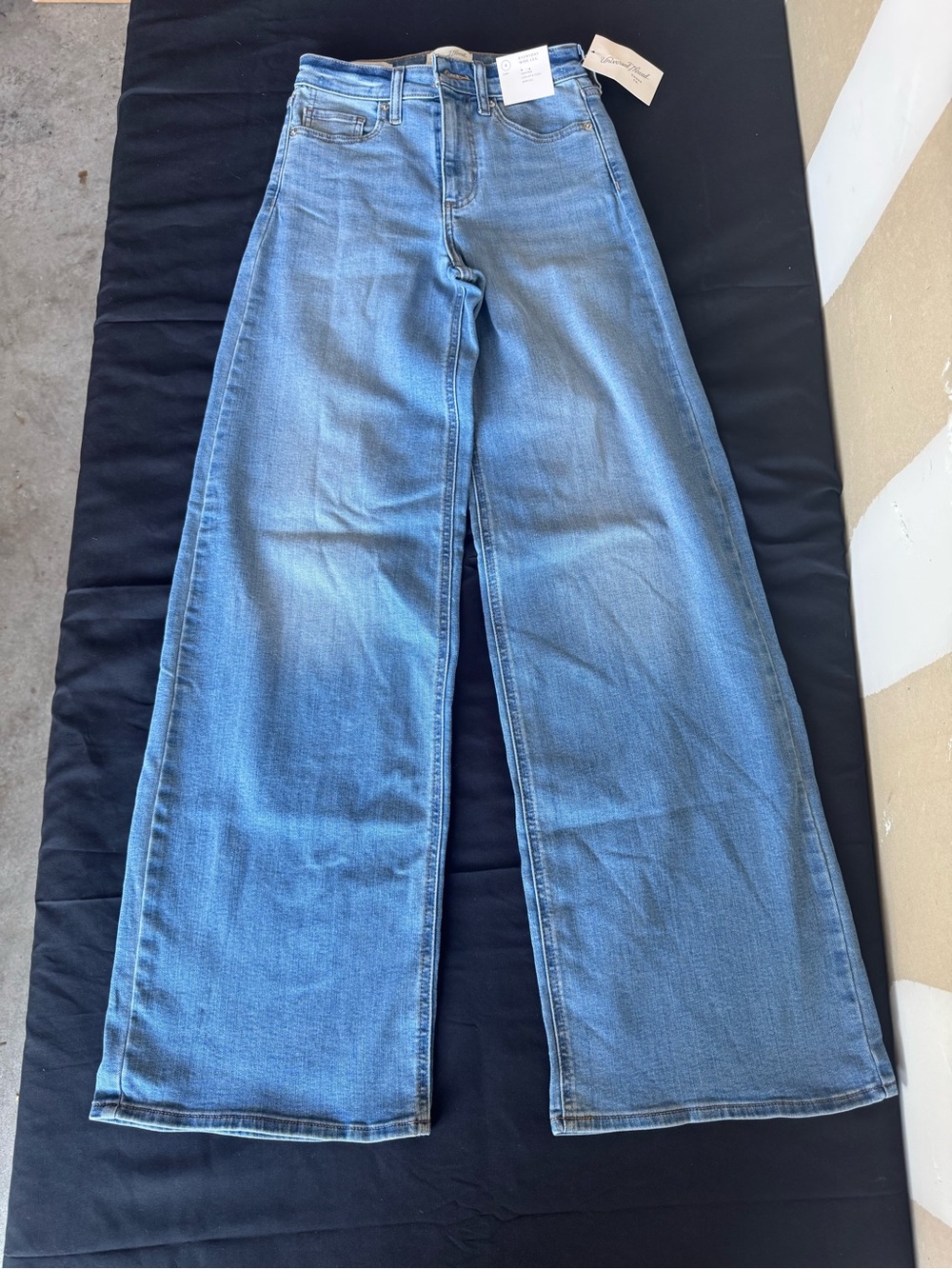Universal Thread Size 4 Long High Rise Everyday Wide Leg Jeans Medium Wash NWT